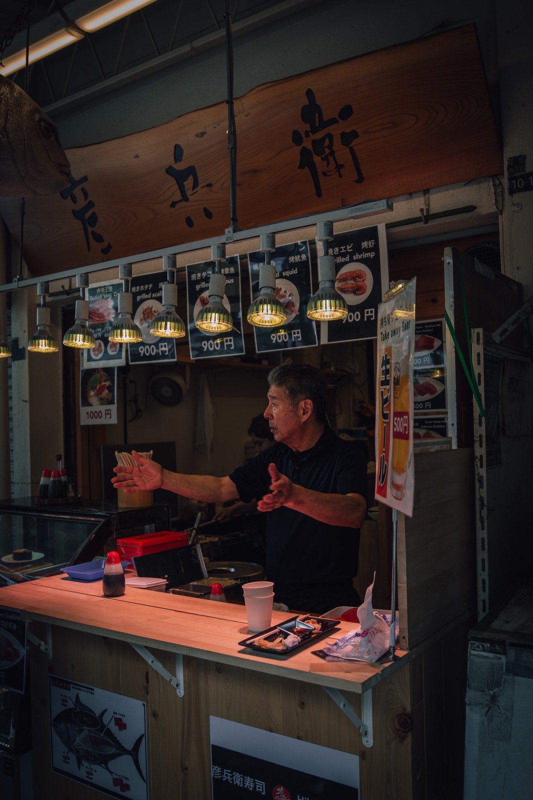 Japan markets, Nishiki and Tsukiji as a visual tribute to cultural and human richness.